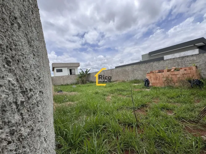 VILLA SUÍÇA - Lote de 250m² Murado à Venda!!