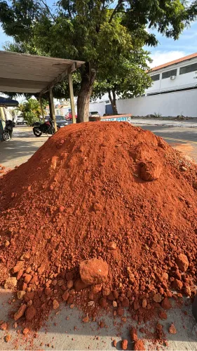 Terra vermelha para doação 