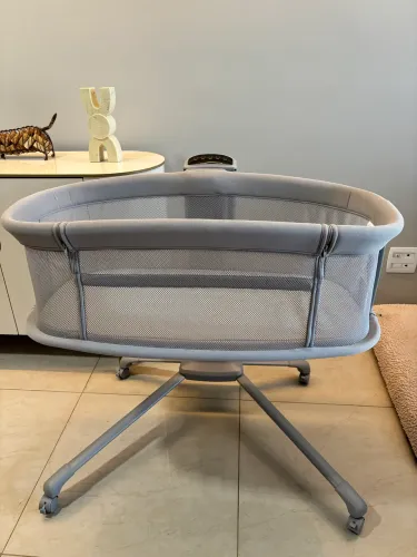 Berço de balanço automático Dream Starlight da Mastela