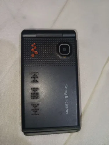 Celular Sony Ericson antigo pra colecionador não sei se funciona não tenho carregador