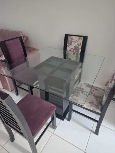 Mesa + 4 cadeiras