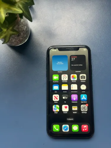 Iphone XR 128gb 72% bateria, detalhe tela
