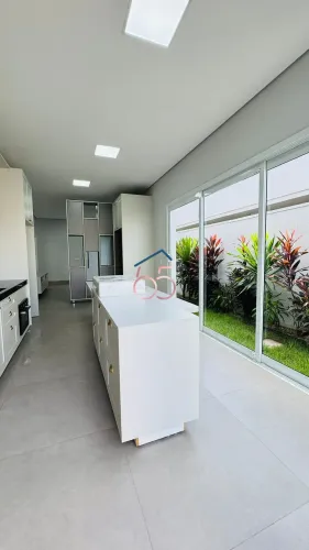 Casa Térrea no Primor das Torres | 3 Suítes e Piscina