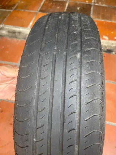Pneu Roadstone 185 65 15 