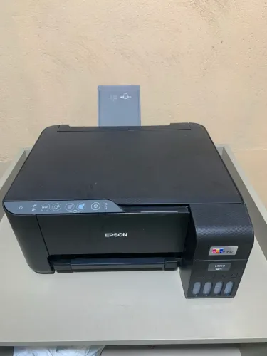 Vendo impressora, nova, funciona perfeitamente, marca Epson. Ganha brinde bloco papel A4.