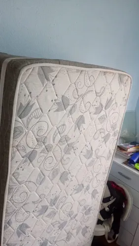 Vendo cama box solteiro 