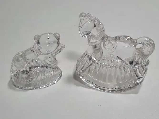Lote Miniaturas Vintage em Cristal  RCR - Leoa E Cavalo de Balanço. Ótimo estado!