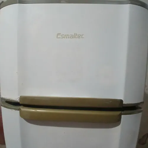 Geladeira Esmaltec gelo seco economica duplex  toda boa 