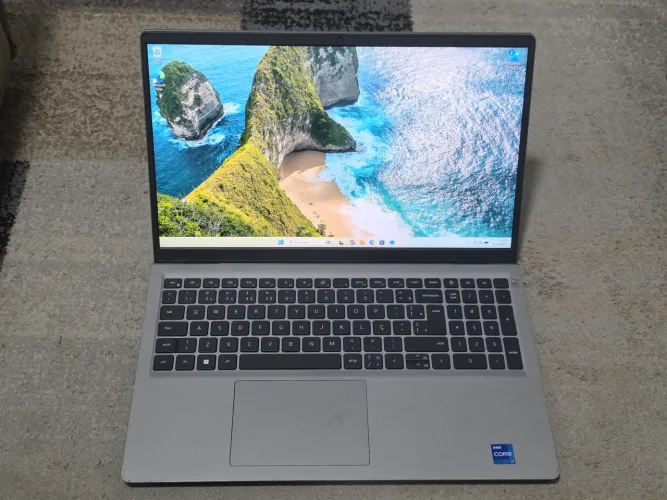 Notebook Dell Vostro 3520 i7 12th 1255U 16GB RAM e 512GB SSD Nvme Nvidia MX550 2GB 