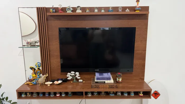 Hack/ Painel para TV Grande até 55 Polegadas com Espelho Ripado 160 cm - ViaNossa 
