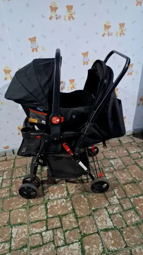 Carrinho de bebê mais bebê conforto