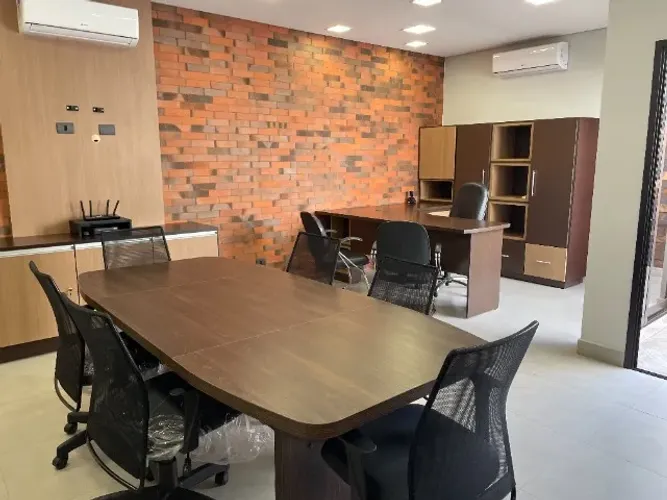Mesa de reunião grande com 6 cadeiras. Mesa de  44mm, 2300x1050.