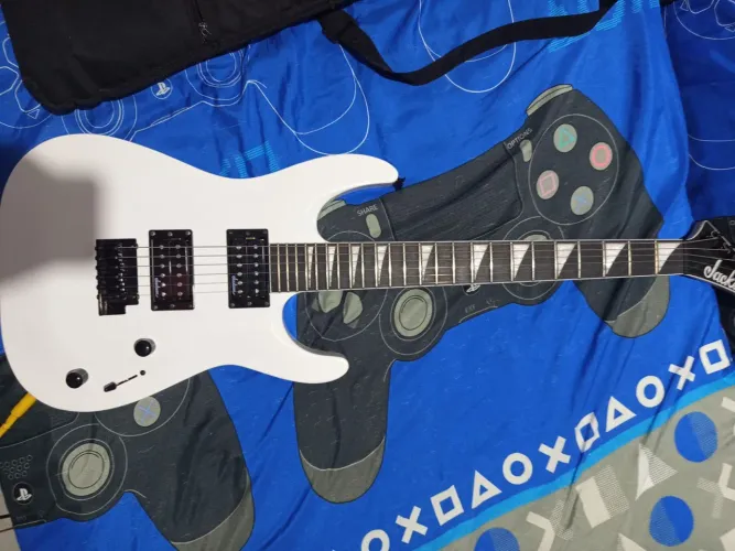 Guitarra Jackson JS22 pouco usada