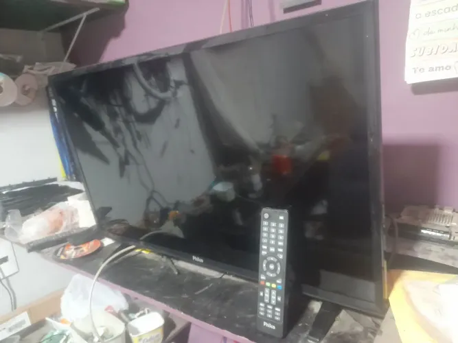 TV 32 led Philco sem detalhes controle original