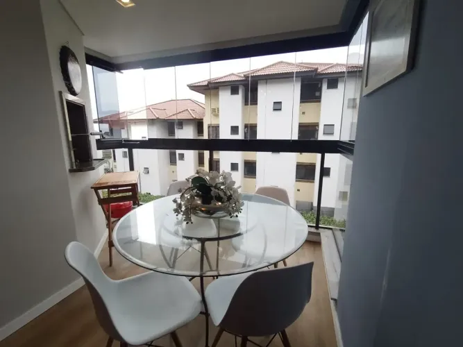Apartamento para venda possui 64 metros quadrados com 2 quartos em Praia Brava - Florianóp