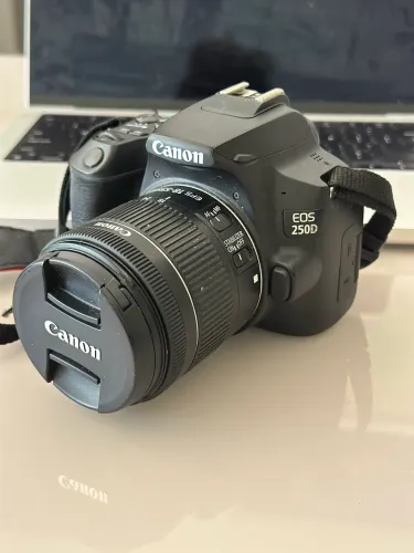 Câmera canon 250 D