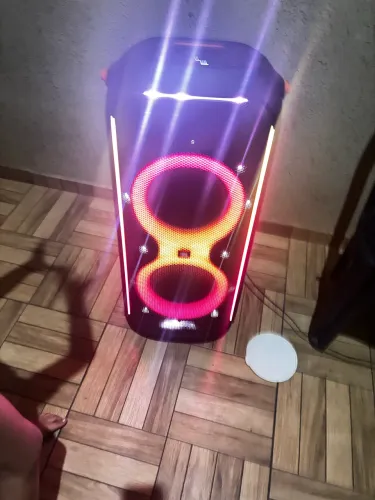 Caixa JBL 710