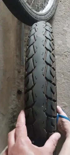 Vendo par de rodas .montadas com pneus seminovos fan 150 trazeira 300,00 dianteira 250,00