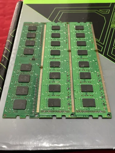 Memórias ram DDR3 (8gbx8gb) (4gb) com defeito 
