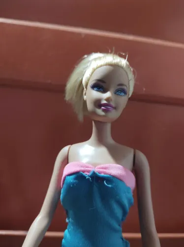Barbie nadadora