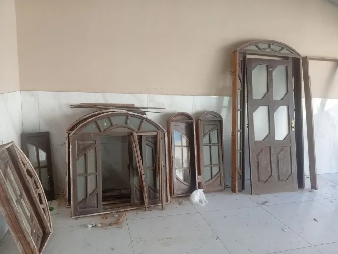 Vendo janelas porta e basculante colonial