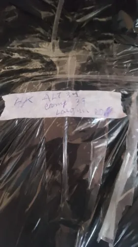 Pacotes de roupas usadas