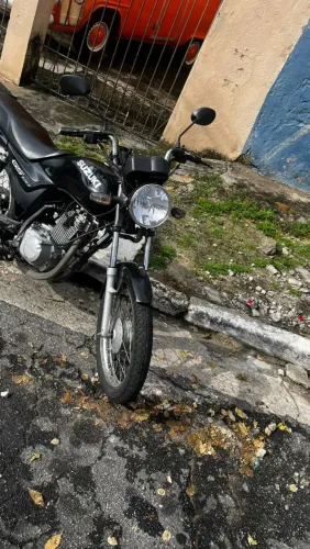 Vem na sezuki GS 120 moto muito boa pra trabalhar manutenção zero só olho e gasolina 