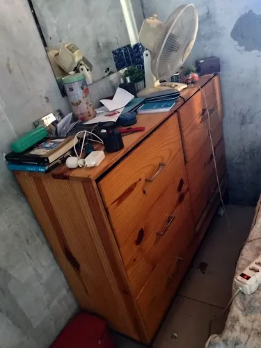 Vende-se armário revestido em madeira bruta com resina, impermeável a água e a cupim