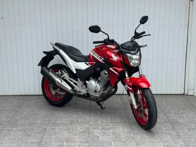 Honda CB 250 Twister 2022 - Apenas 11.800 quilômetros 