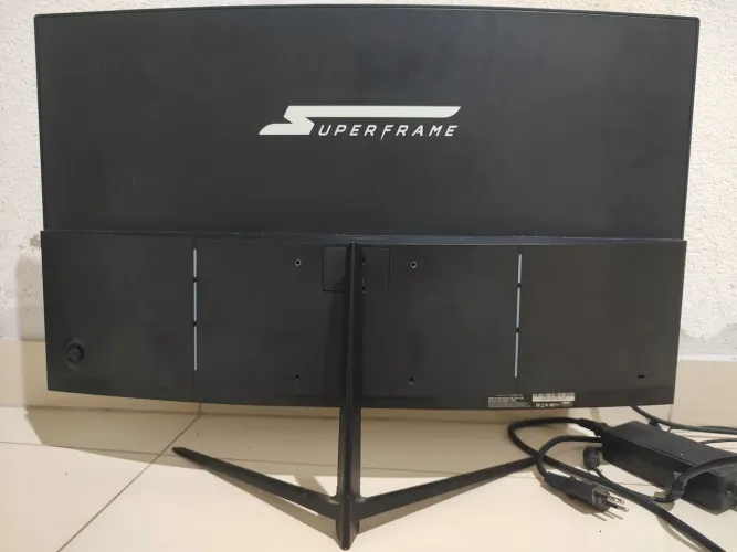 !Preço negociável! Monitor Gamer SuperFrame 240Hz Curvo - Display queimado(Com Fonte)