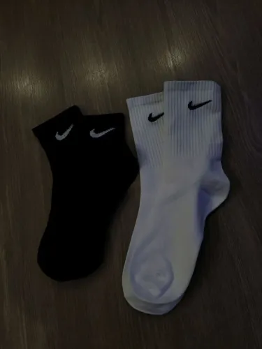 meias nike preta e branca
