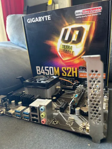 Placa-Mãe Gigabyte B450M S2H