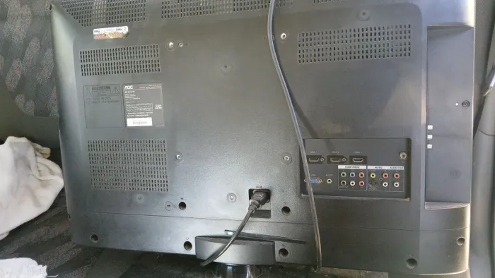 Vendo televisão 30 polegadas LCD sem controle, funcionando tudo.
