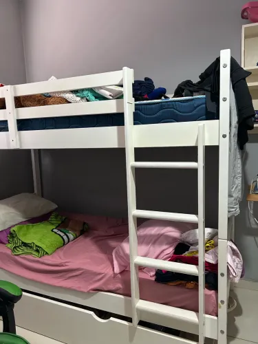Cama treliche com 2 colchões ortobom, em ótimo estado