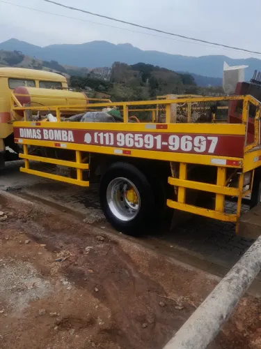 Vendo Bomba operacional de lançar concreto.