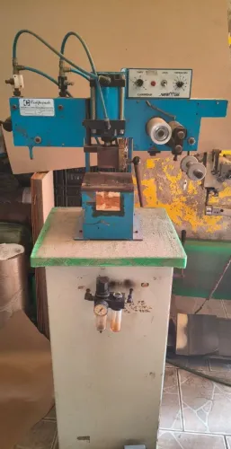VENDE-SE MÁQUINA PARA FABRICAÇÃO DE ACESSÓRIOS EM COURO