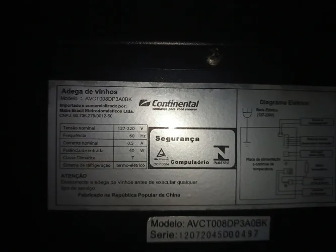 Adega climatizada , deixar seu vinho no ponto.