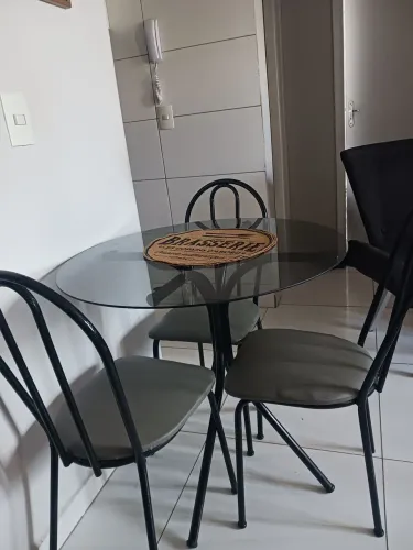 Mesa com 3 cadeiras