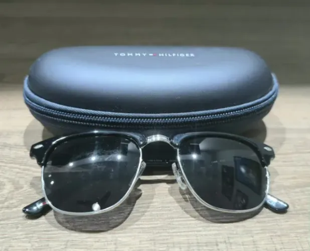 Óculos de Sol Tommy Hilfiger Original com Estojo - Estado de Novo