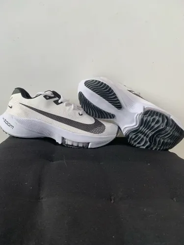 Tênis Nike Zoom Branco e Preto