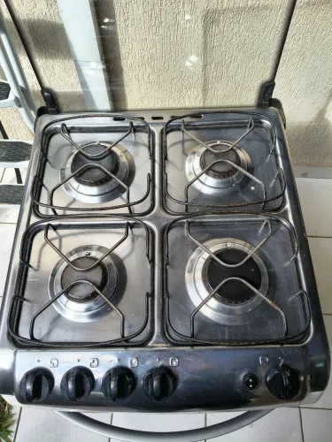 Fogão Eletrolux 4 bocas, acendimento automático, 127V, bom estado
