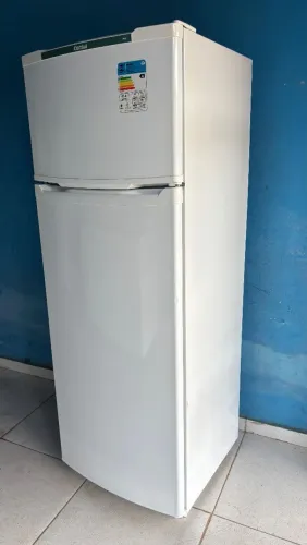 Geladeira semi nova 334LITROS