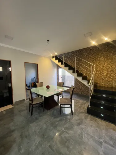 Vende-se excelente triplex em Valparaíso de Goiás-GO