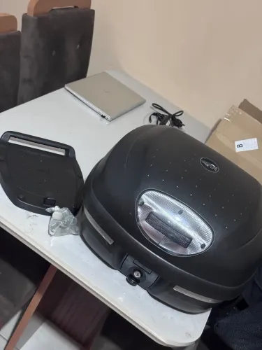 Bauleto Givi 33 Litros com Base