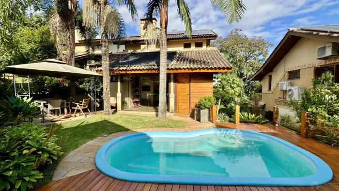 Uma casa para viver bem todos os dias  com conforto, natureza e um cenário único ao entard