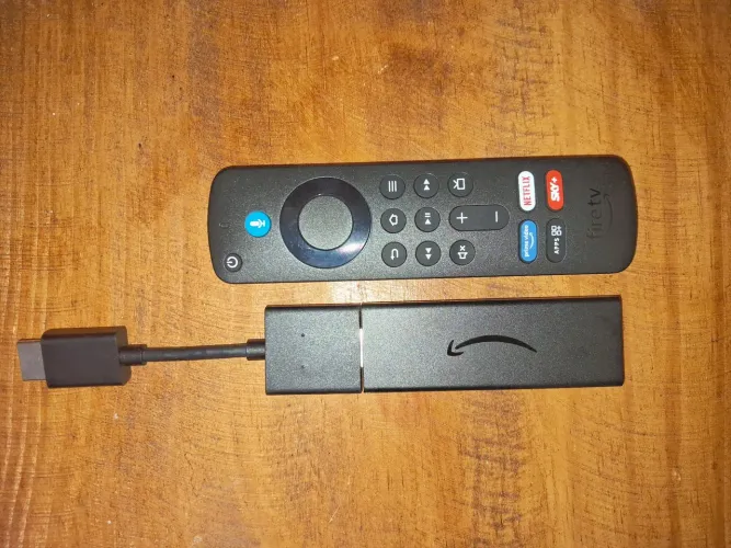 Amazon Fire TV Stick Com Controle de Voz