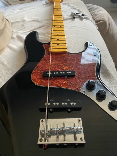 Baixo Tagima Jazz bass TW73
