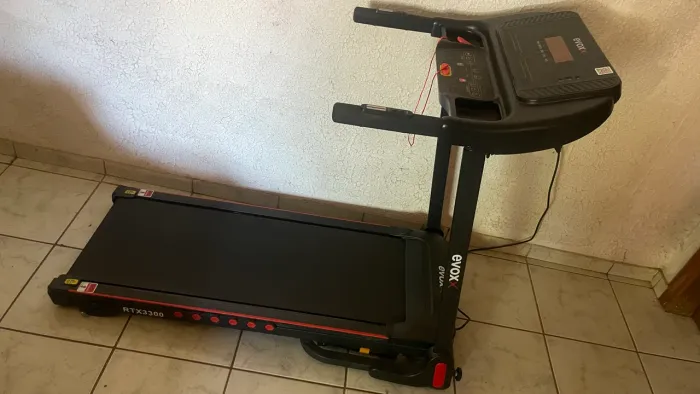 Esteira Evox sem nenhum detalhe