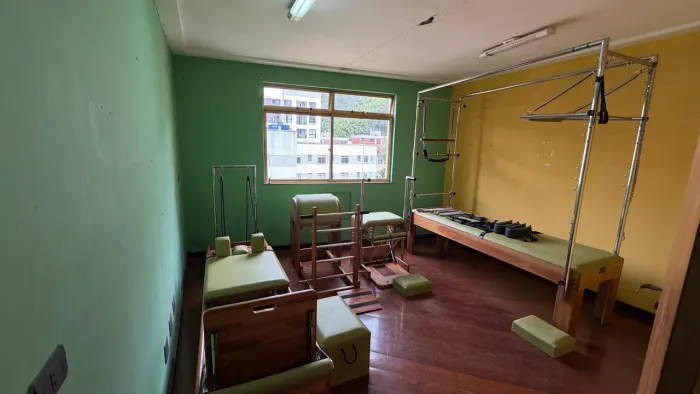Conjunto de aparelhos de Pilates na cor Verde