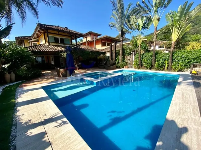 Casa Frente ao Mar em Condominio na Praia de Camburizinho
